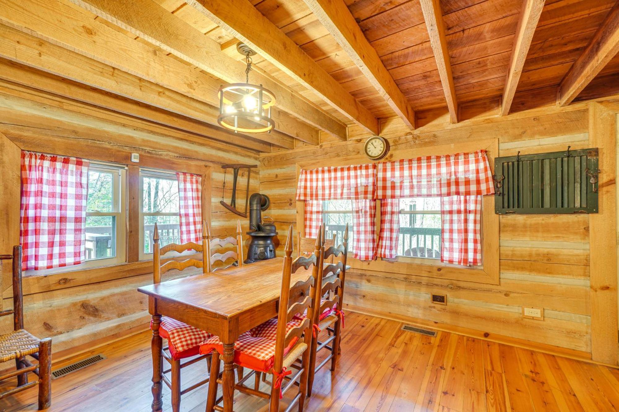 Serene With Hot Tub And Grill! Ferienhaus Townsend